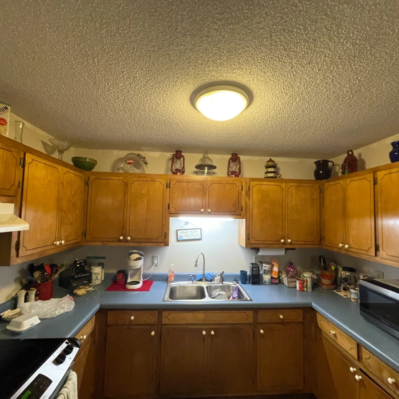 Kitchen with Upper Cabinet